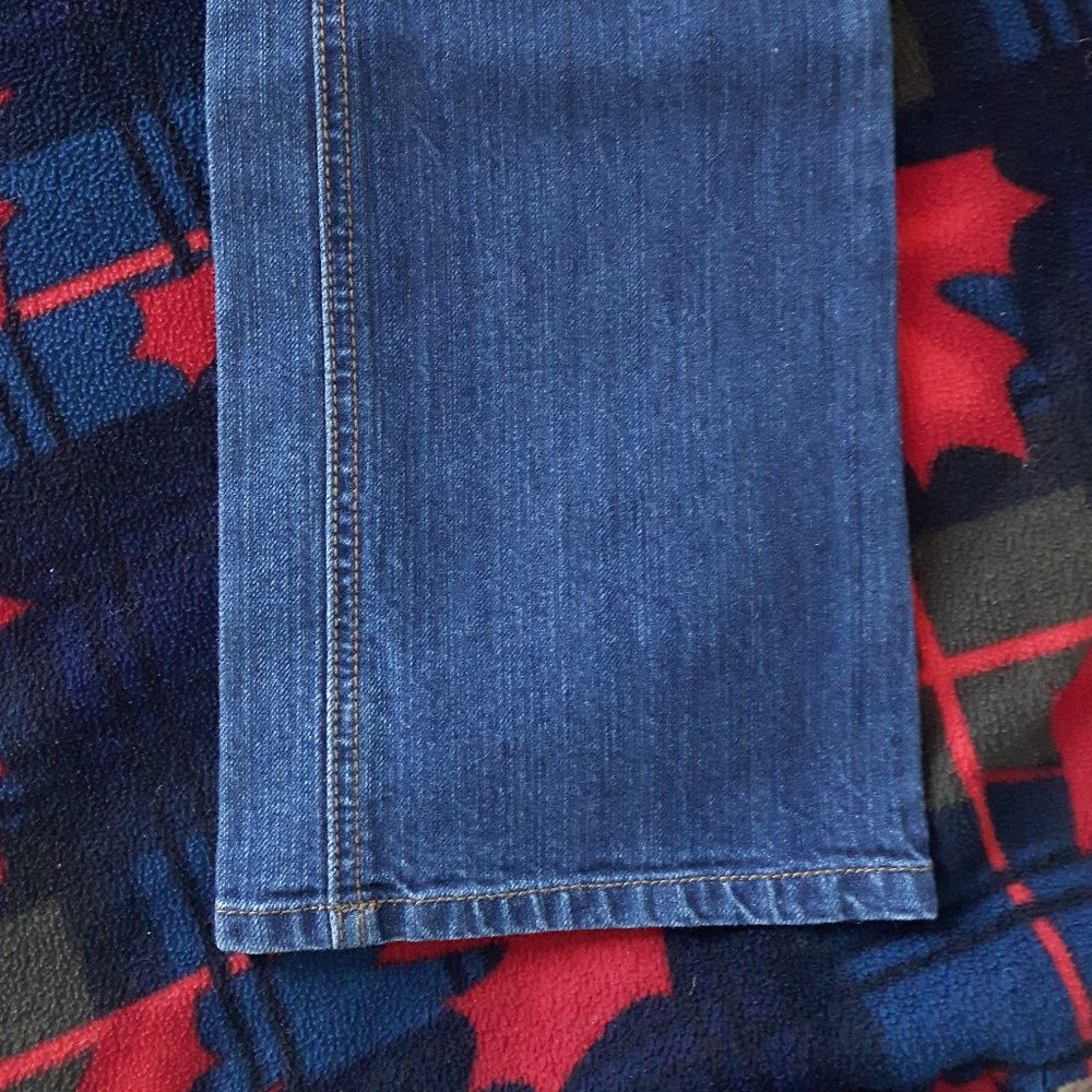 🌸 3 for $20 🌸 Medium Wash Bootcut Jeans - Picture 3 of 7